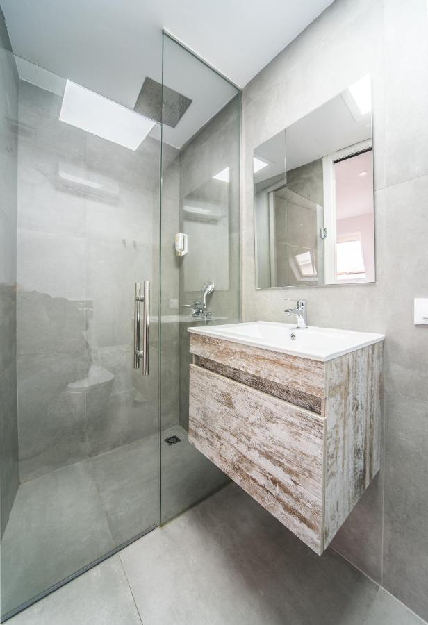 Rey De Sevilla Flats - Duplex Museo Luaran gambar
