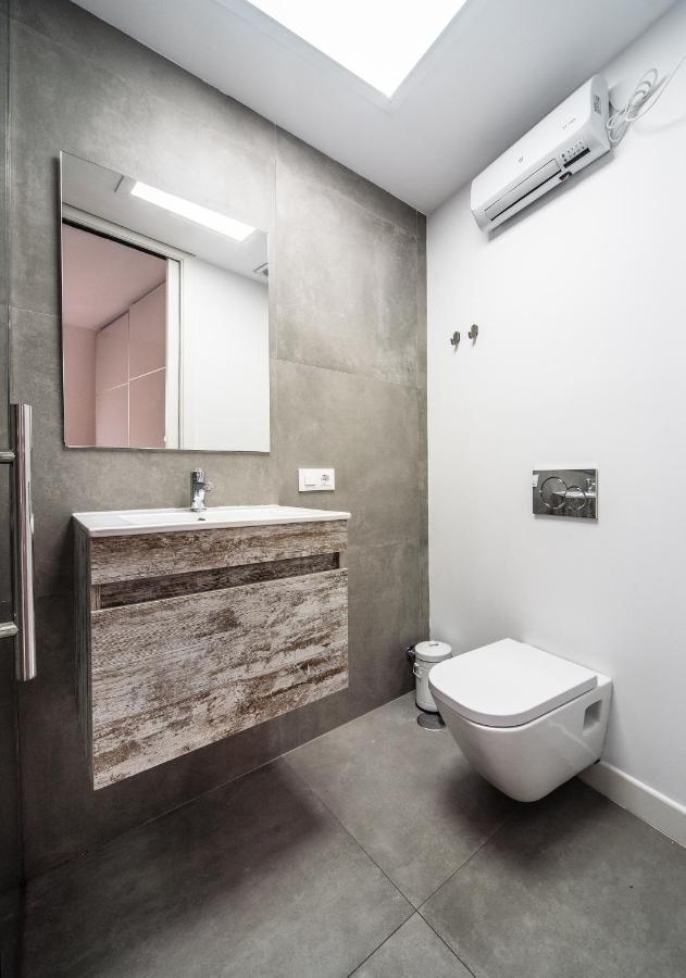 Rey De Sevilla Flats - Duplex Museo Luaran gambar